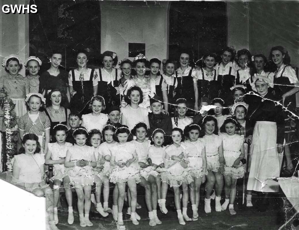 34-355 The Enchanted Glen performed at The United Reformed Church Long Street Wigston Magna early 1940's