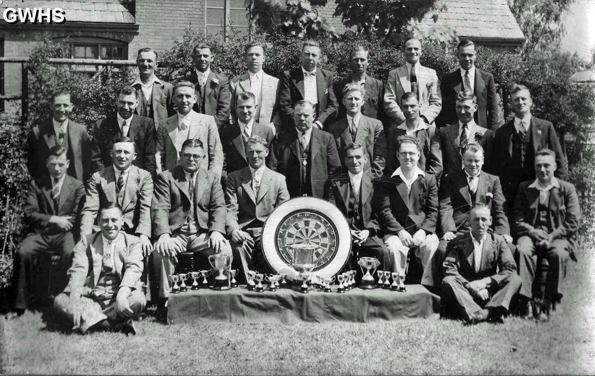 34-356 The Old Wigston WMC 1930's Darts Team