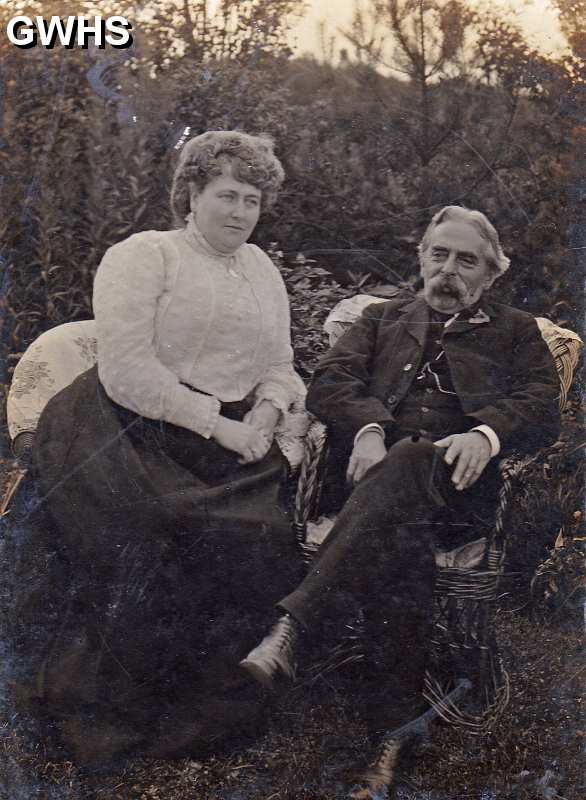 34-456 Francis Thorpe on the left taken in the garden of the Royal Oak Inn Leicester Road Wigston Magna c 1920