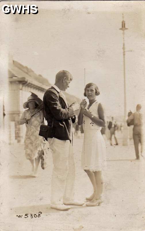 34-464 Olive Thorpe nee Wheelhouse and Robert Thorpe taken on honeymoon at Bournmouth