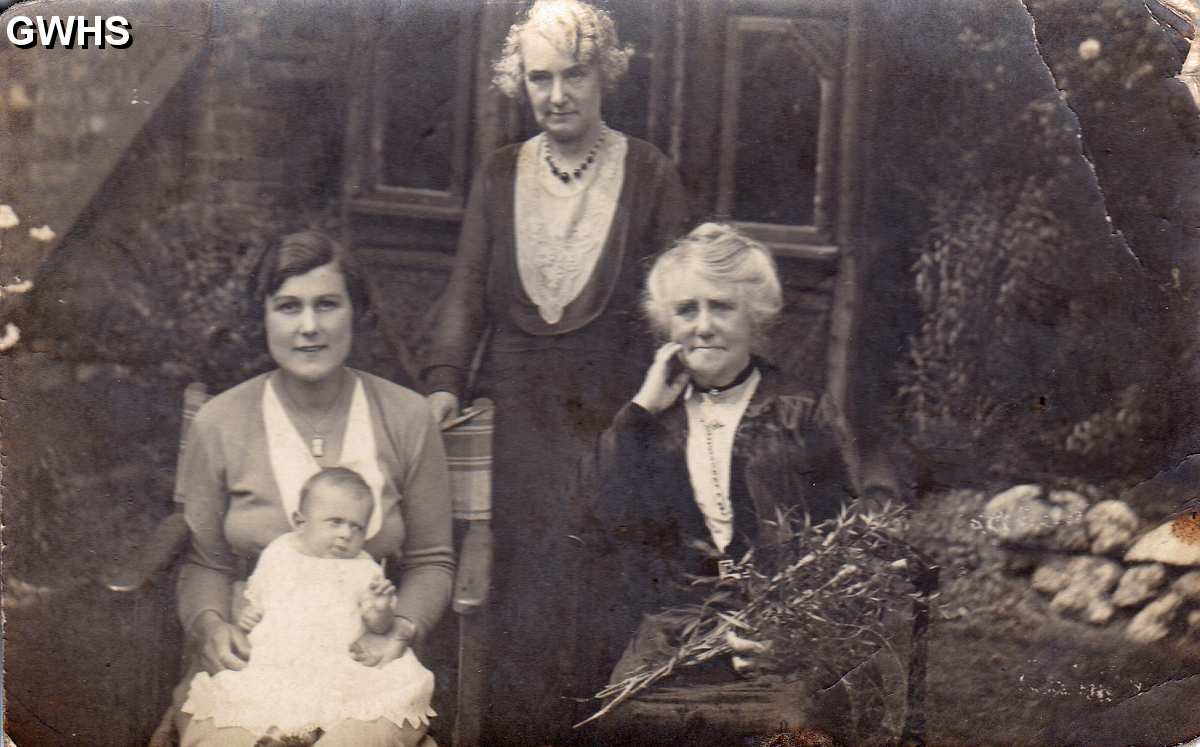 34-475 Christine Thorpe as baby on knee of mother Olive, Florence Wheelhouse standing and Elizabeth Gamble 1933