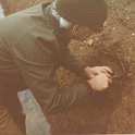 33-751 Uncovering Bronze age urn Wigston Magna c 1950