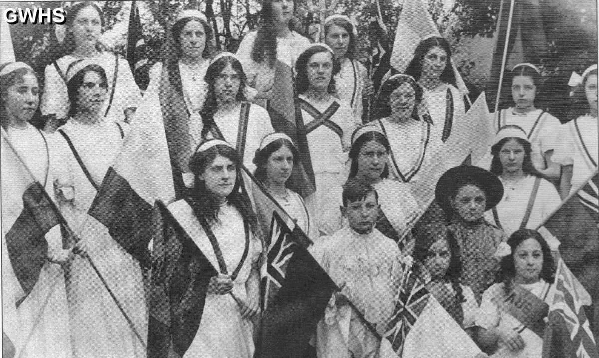 22-109 Empire Day 1916 Margaret Forryan is secondfrom left back row. Wigston Magna