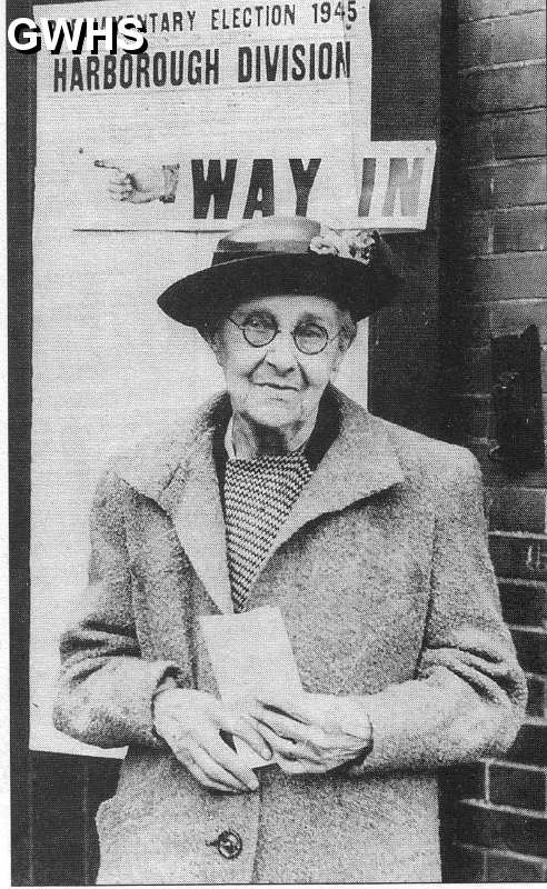 22-180 Mrs H G Lucas casting her vote in the General Election of 1945 Wigston Magna