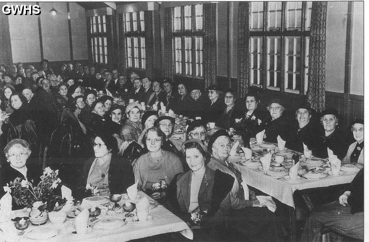 22-194 Wigston Congregational Hall Social Tea Party circa 1957 Cross Street Wigston Magna