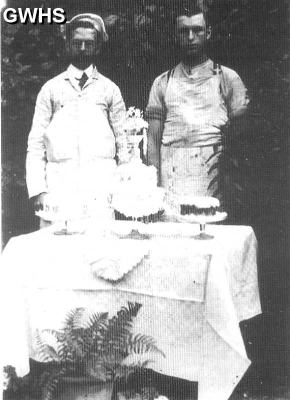 22-211 John Thomas Hilton and his brother Arthur Wigston Magna circa 1920
