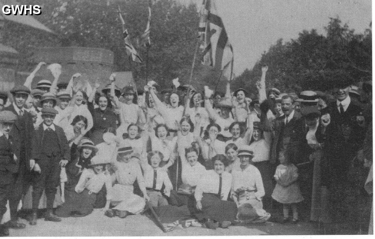 22-317 Wigston factory lasses cheering off the local lads 'Two Steeples Boys' at Glen Parva Barracks 1914