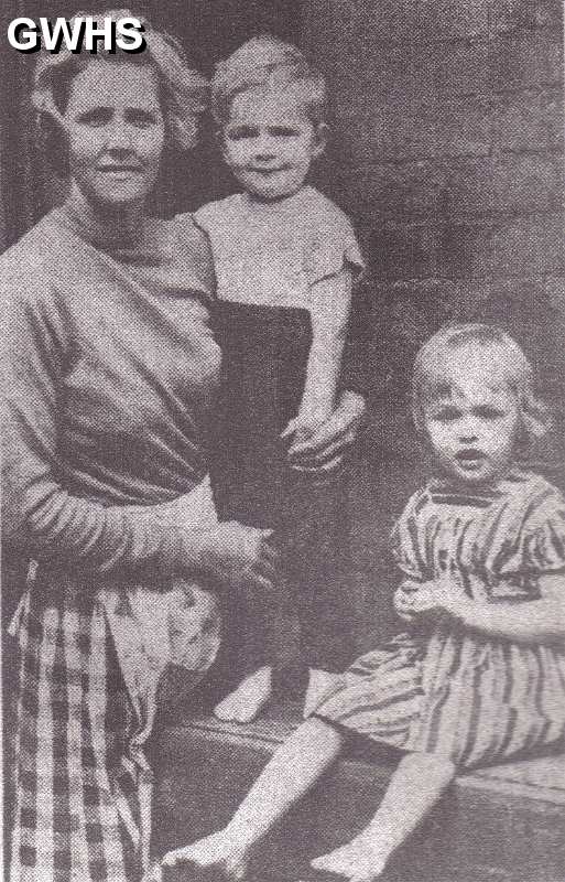 22-425 Mrs Valerie Hughes and her children James age 2 and Ellen age 4 of 6 Rutland Terrace off Manor Street Wigston pre 1964