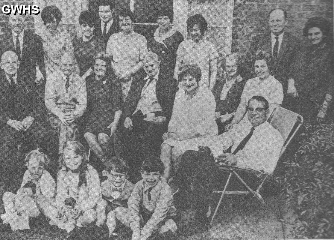 22-476 Mercer Family  Wigston Magna 1968 