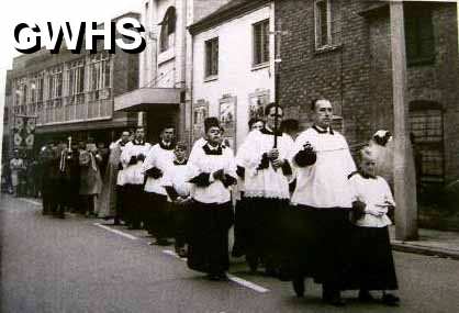 5-24 C of E church parade in Long Street Wigston Magna lead by Don Mobbs