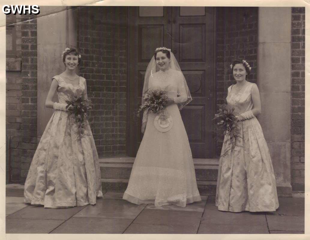 25-039 Bride Janet Bolton now Commons - bridesmaids Ann and Nina Bolton 