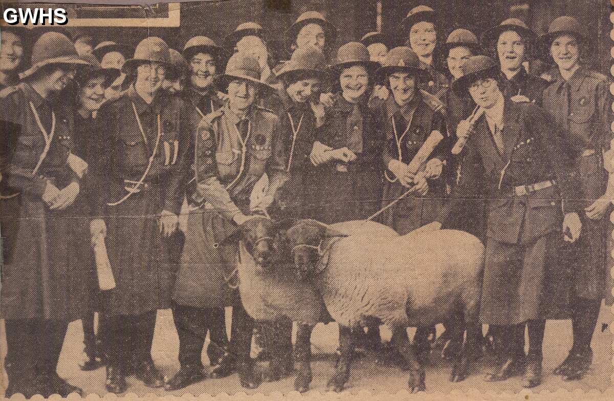 25-057 Members of the 1st Wigston Girl Guides before departing from Leicester to camp at Ilfracombe 1930's