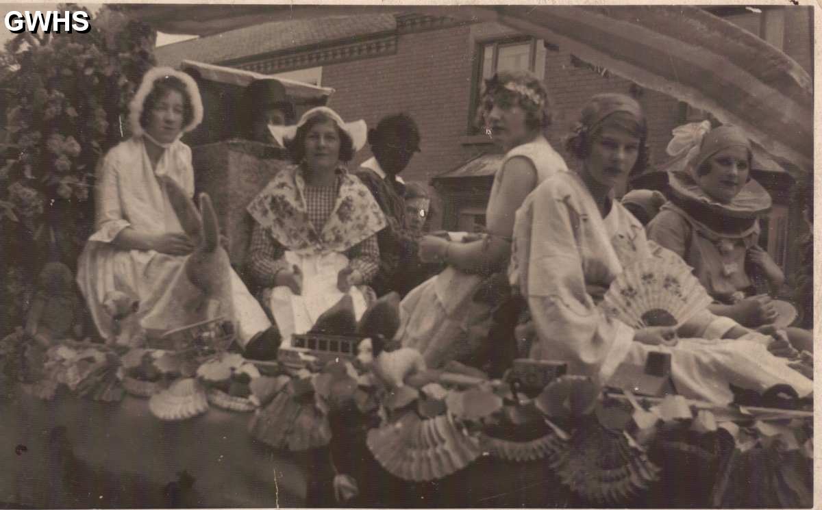 25-070 Leicester Royal Infirmary Parade in Central Avenue 1930's