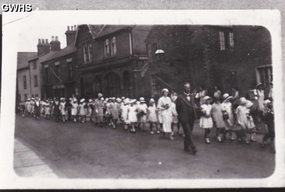 29-112 Parade from National School to All Saint's Church