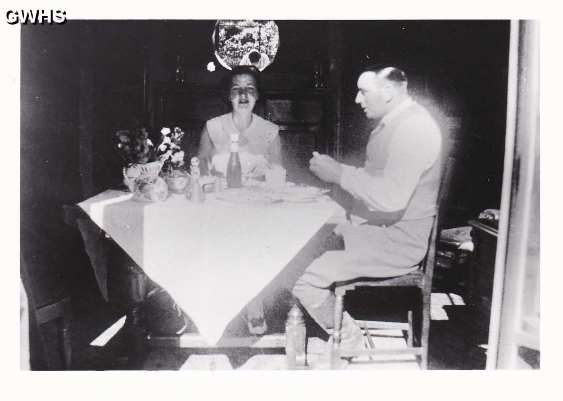 30-157 Wilfred and Joyce Mason Cooks Lane Wigston Magna circa 1935
