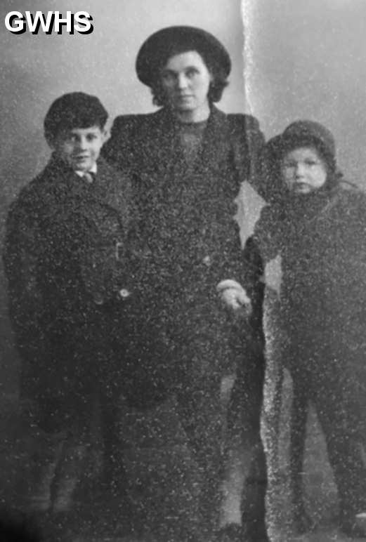 31-234 Pauline Allen with foster children