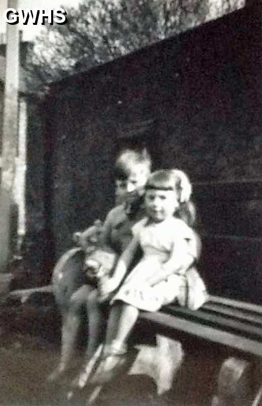 31-384 Tom Allen and sister Lesley Newgate End Wigston Magna 1958