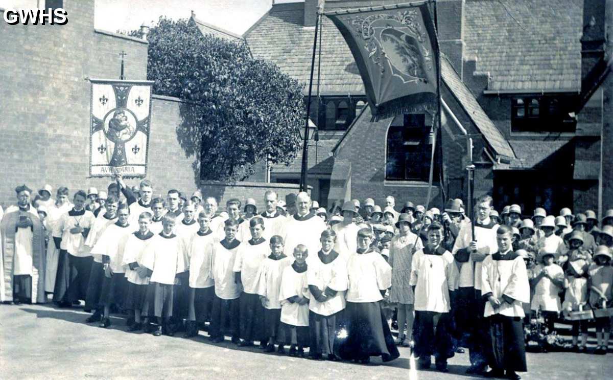 31-388 Wigston Church Sunday School assembled at Long St Wigston Magna c 1920