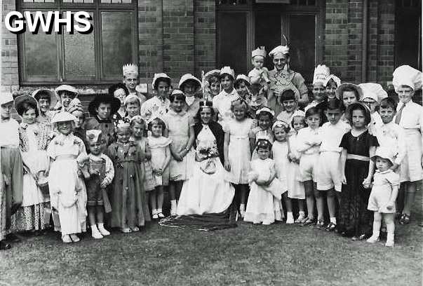 32-004 Children's Working Party Fete All Saints Church Vicarage Garden August 1959