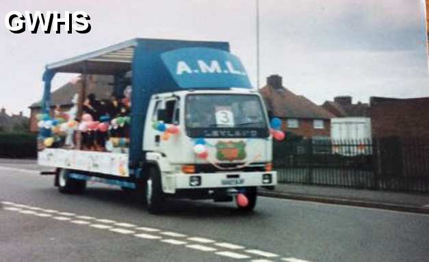 32-045 R F Brooke's float in one of the last Wigston carnivals