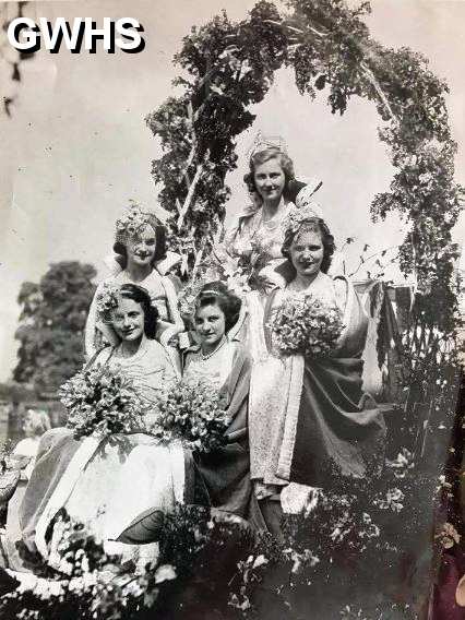 32-143 Carnival Queen Parade Wigston circa 1946