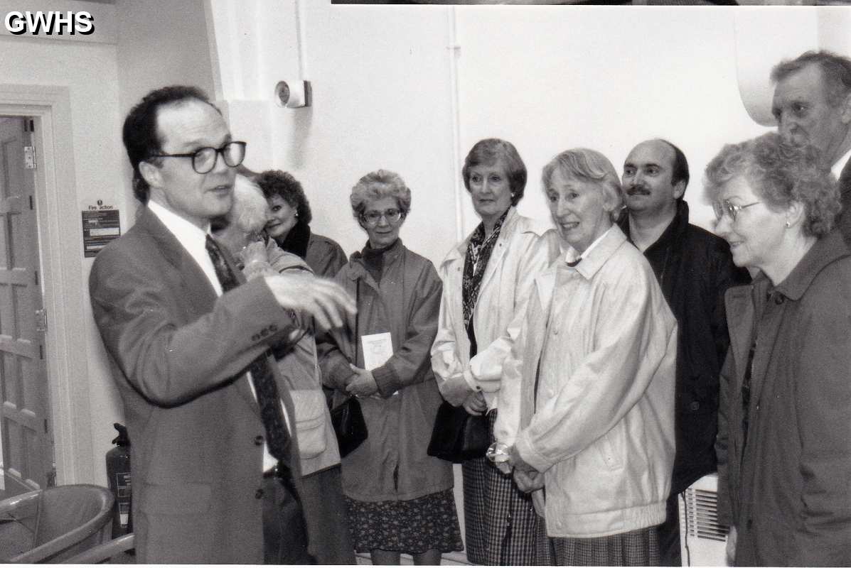 32-408 Historical Society visits LRO Wigston Magna 1993