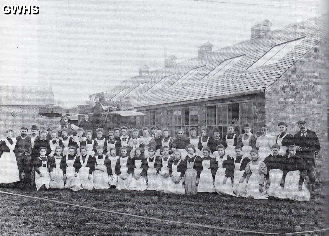 32-419 Wigston Laundry Staff 1895
