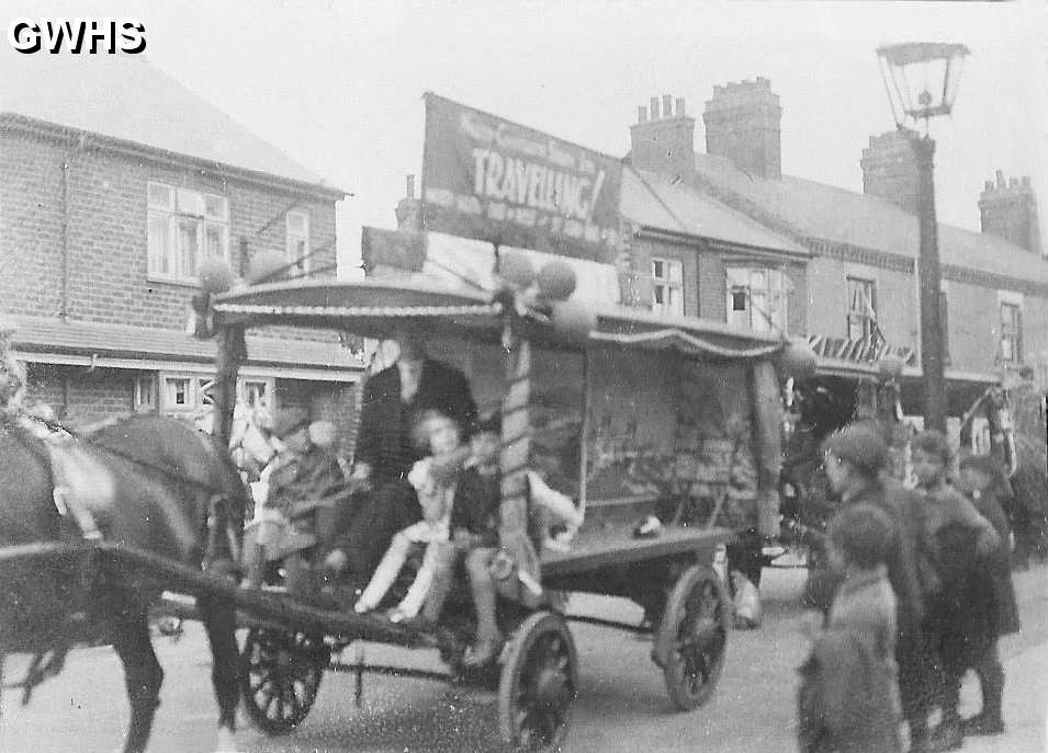 33-072 Diane MacEwan and sister on a float at a Wigston Parade taken in Central Avenue