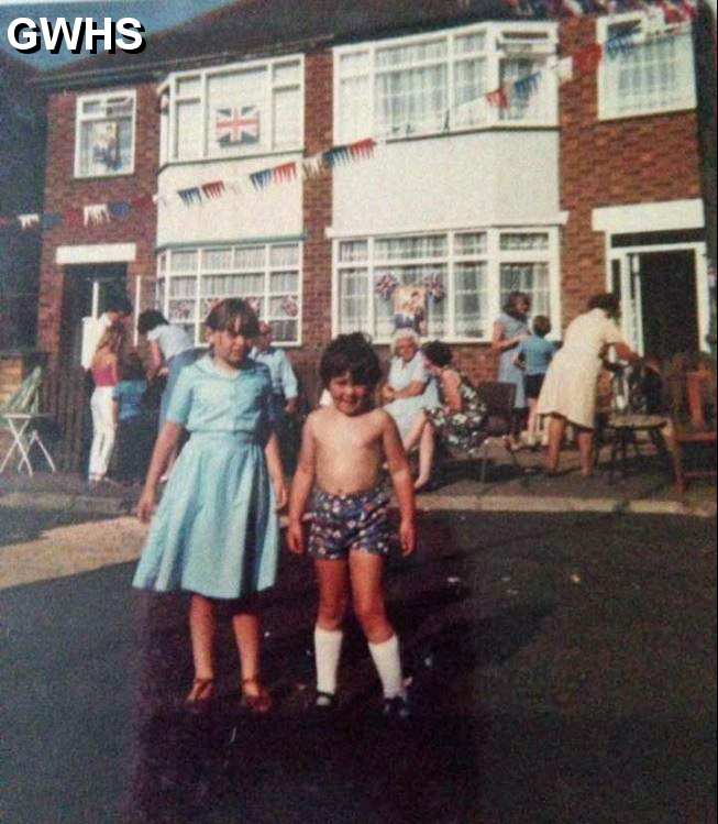 34-554 Kew Drive Wigston Magna street party for Charles and Diana's wedding in 1981