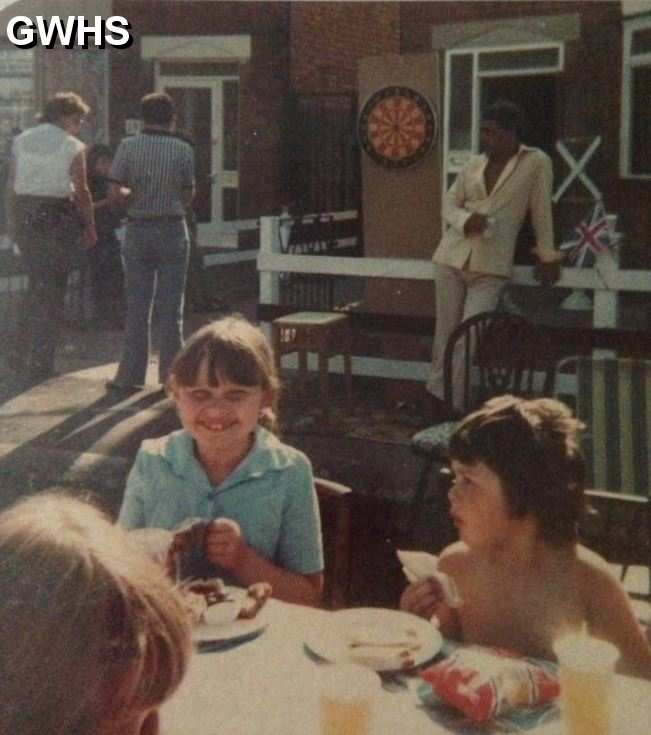 34-556 Kew Drive Wigston Magna street party for Charles and Diana's wedding in 1981