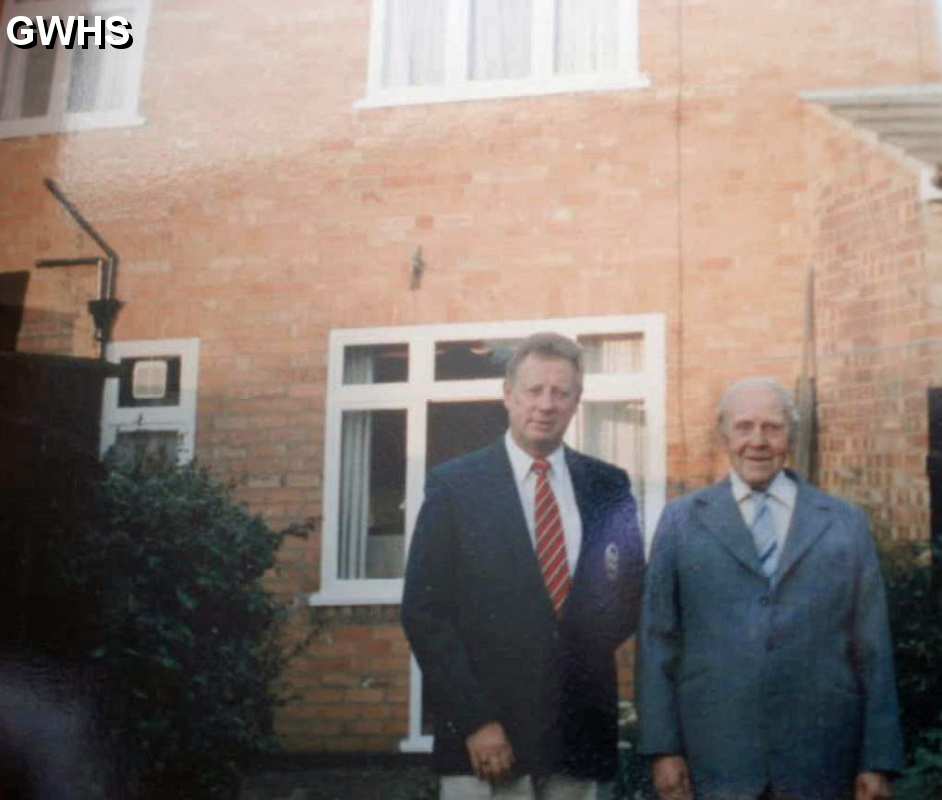 34-686 Mr Ross left and Cecil Mawby right taken in Wigston Magna