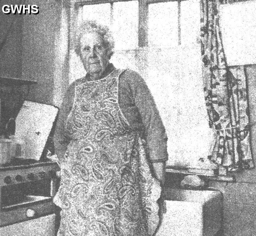35-364 Mrs Florence Dalby lived in condemned cottages in Churh Nook for 57 years taken c 1965
