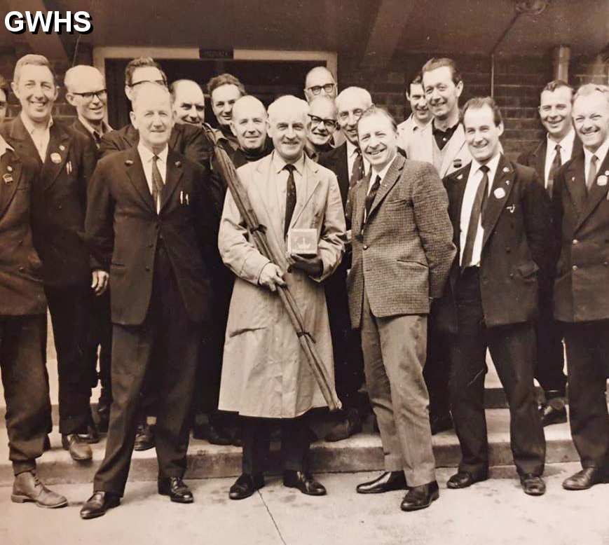 35-377 Wigston post office staff 60s or 70s