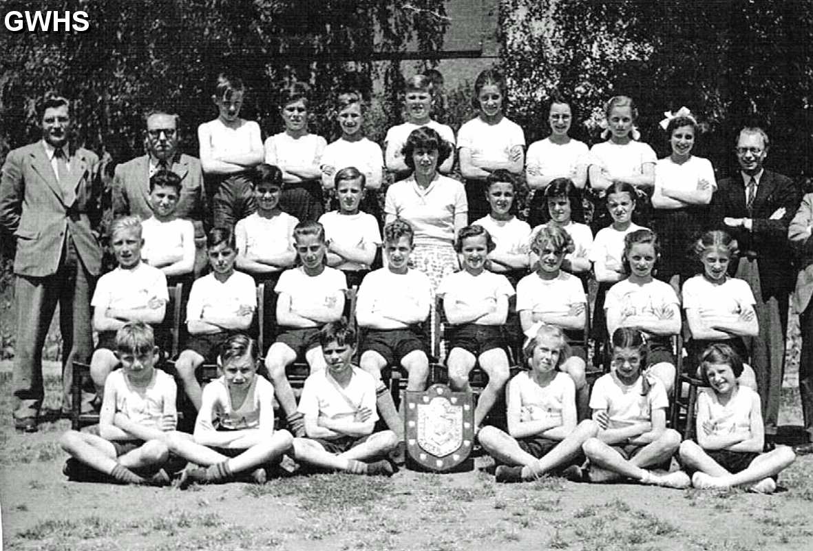 35-696 Wigston Church of England School athletcs team circa 1950