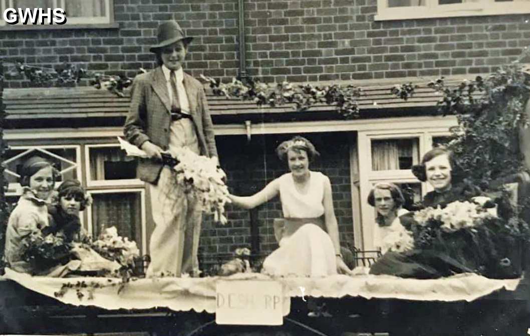 35-768 Dorothy Swann, née Robinson is seated far right of DeSharp float in 1936 Wigston Magna