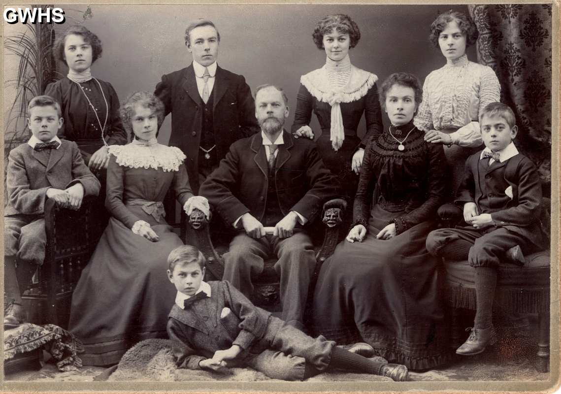 35-860 Abraham Forryan & Family Wigston Magna c1900 - moved to Nottingham