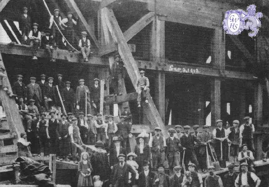 22-091 Crow Mills Viaduct 1912 workmen in preparation for demolition