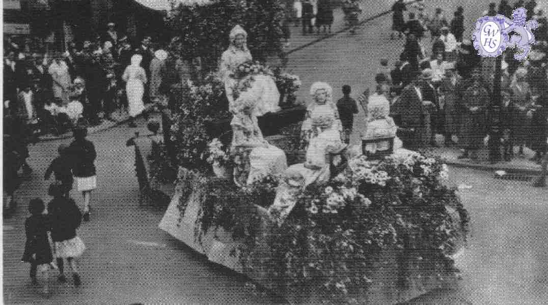 24-039 Leicester Royal Infermary Parade  float turning into Cliford Street South Wigston  c 1937