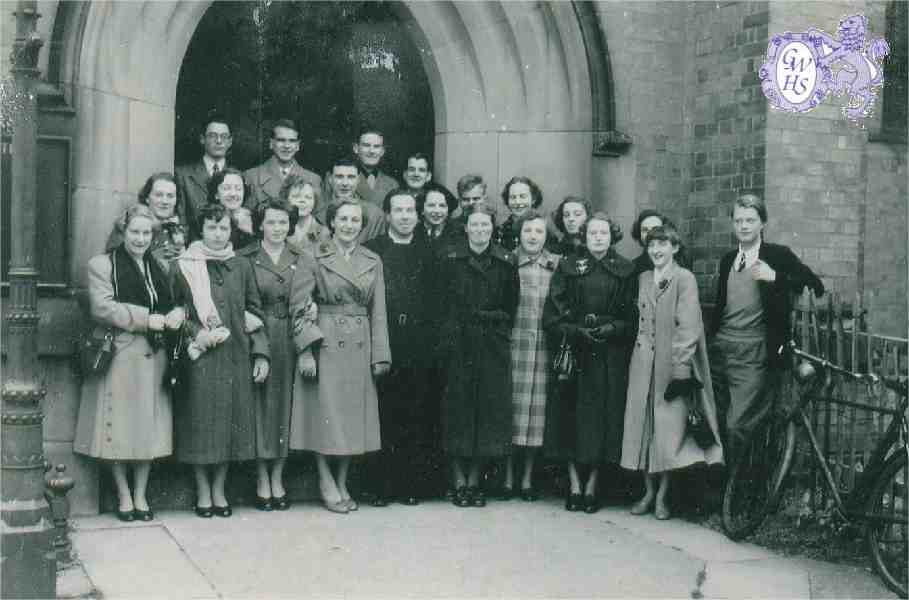 24-046 AYPA group with Harold Lockley vicar early 1950's South Wigston