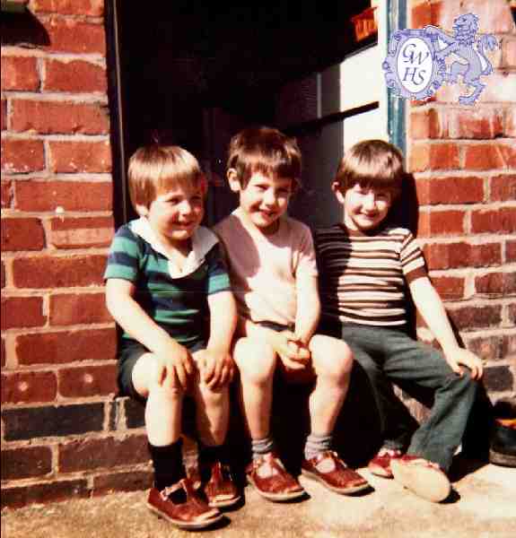 31-153 Ashley Malkin on back step at 13 Florence Avenue South Wigston mid 80's