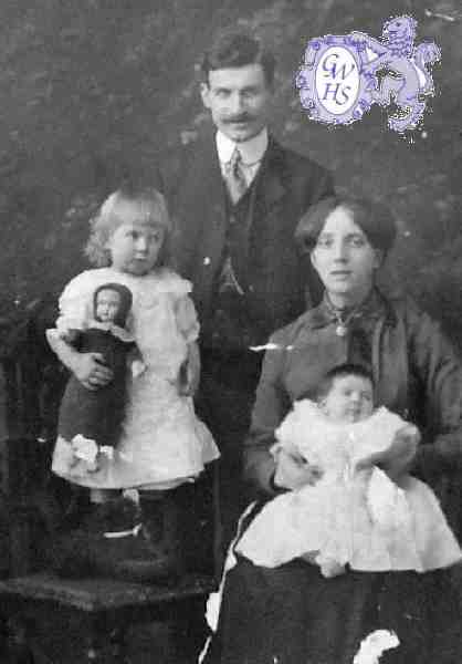 31-182 Fred and Blanche Green with children Blanche and Ivy circa 1915