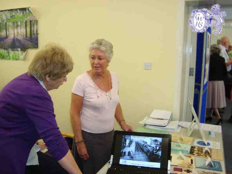 16-016 Tricia Berry & Linda Forryan at LRFHS Open Day 