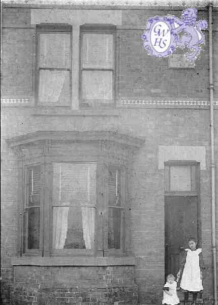30-917 Salisbury House with Annie Bolton and her sister Elizabeth Bolton standing outside on Pullman Road