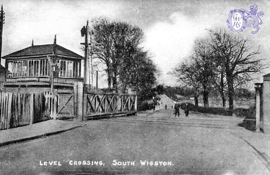 30-518 Level Crossing South Wigston