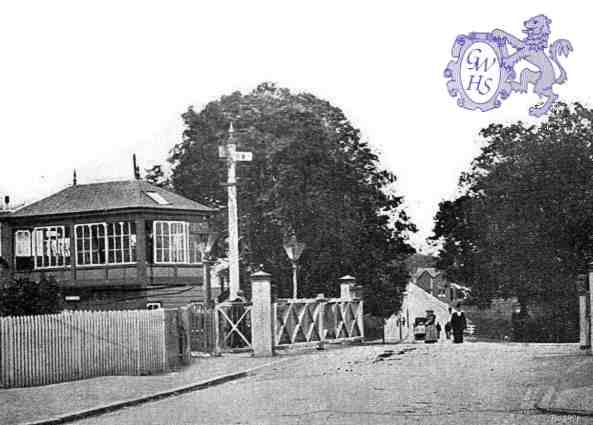 31-253 South Wigston railway crossing looking towards Wigston Magna. Early 1900s