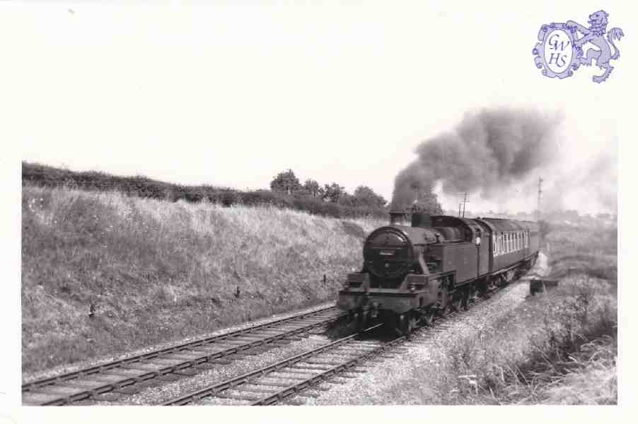 7-123 Passenger train passing South Wigston