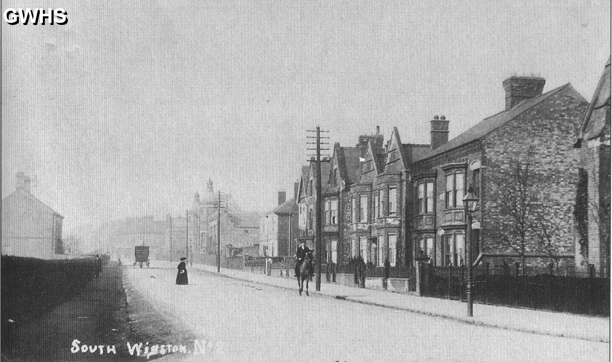 22-061Saffron Road circa 1906 behind the hedge on the left is the Wigston Junction Brick Yard