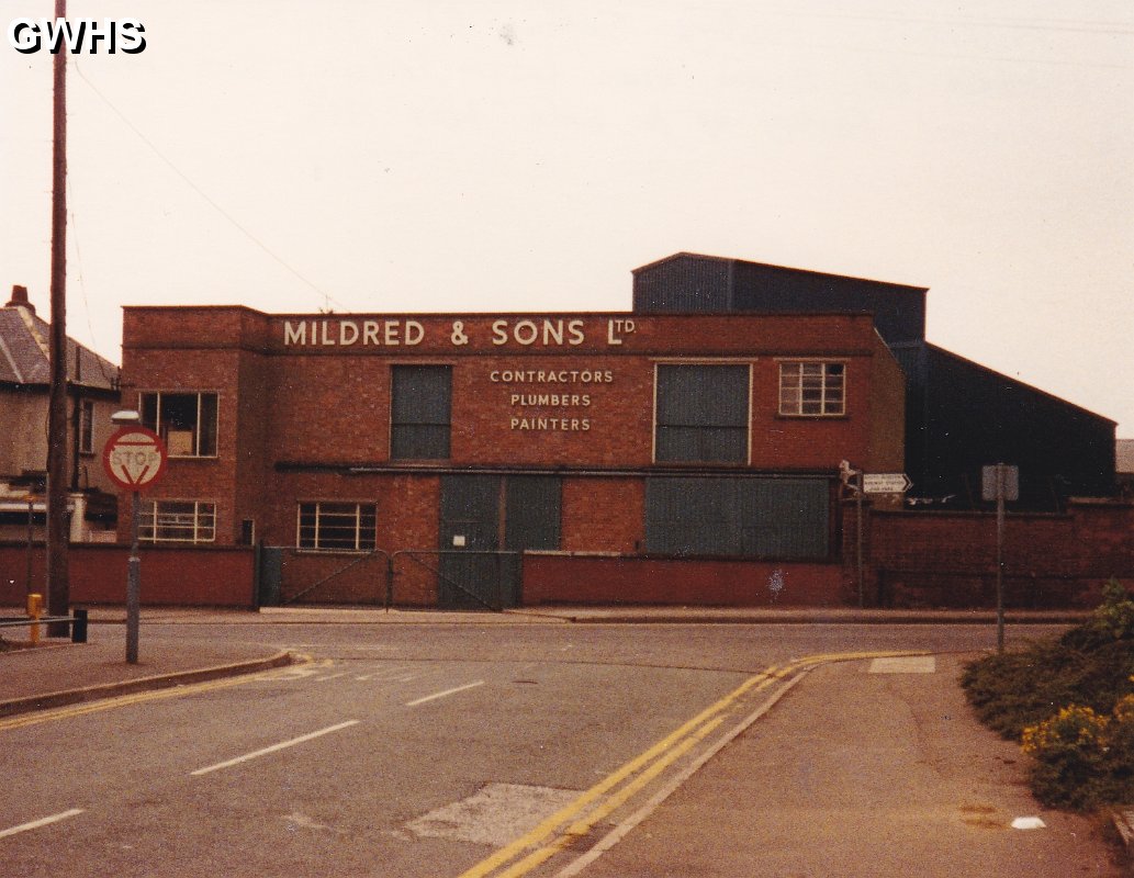 35-039 Mildreds factory on Saffron Road junction of Kirkdale Road South Wigston May 1993