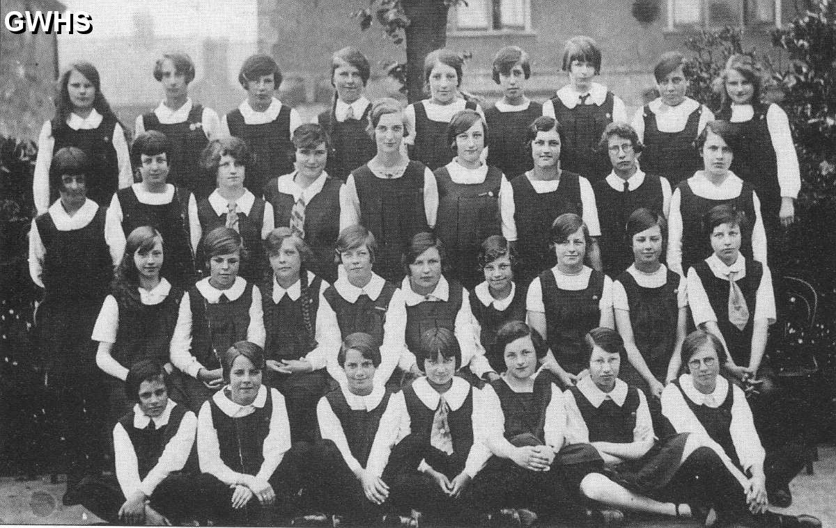 22-139 South Wigston Girls' School Class  circa 1929