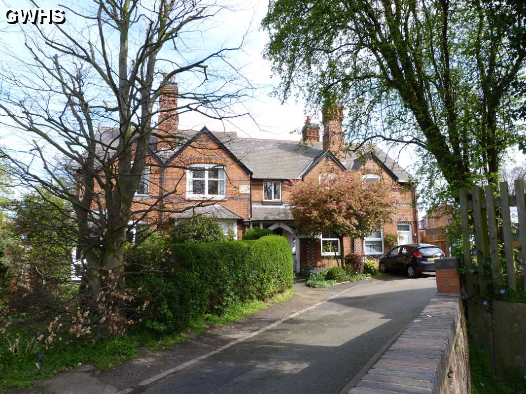 19-284 Cottages on Spring Lane  Wigston Magna April 2012